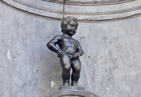 В Бельгии похитили старейшую скульптуру "писающих мальчиков"