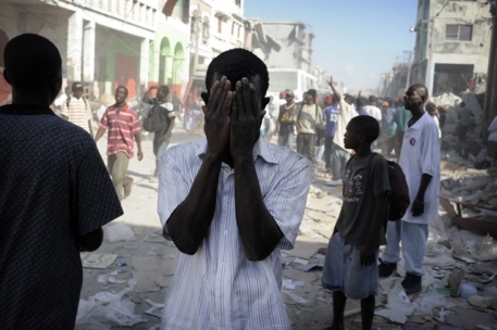 На Гаити участились случаи насилия и мародерства