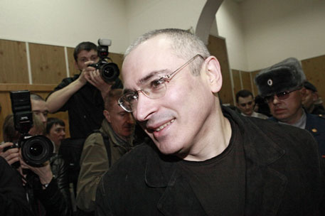 Ходорковский представил суду фото разноцветной нефти