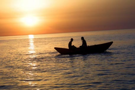 Спасатели обнаружили пропавших на Балхаше рыбаков
