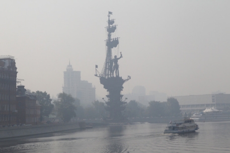 Москву окутал дым от горящих торфяников