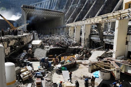 Правительство трудоустроит родных жертв аварии на Саяно-Шушенской ГЭС