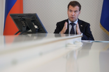 Медведева заверили в свободе слова на финансовом рынке