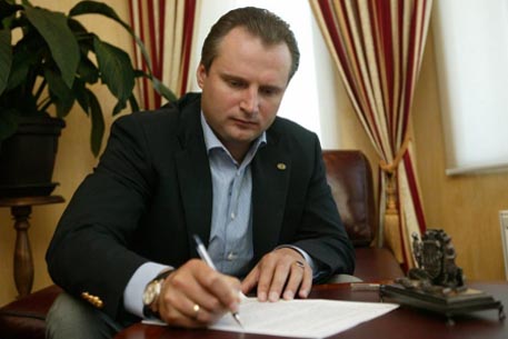 В ЦИК Украины обратился первый претендент на пост президента