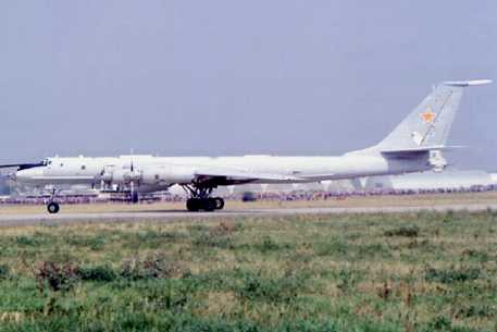 Из-за непогоды поиски обломков Ту-142 приостановили