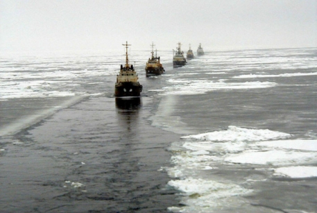C терпящего бедствие судна в Охотском море сняли 11 человек
