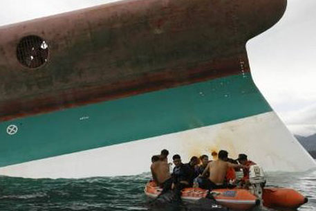 Судно из КНДР затонуло у берегов китайского порта Далянь