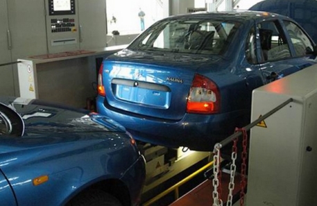 Продажи "АвтоВАЗа" за февраль упали на треть