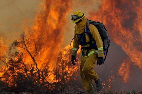В Калифорнии из-за пожаров эвакуировали 2,4 тысячи человек