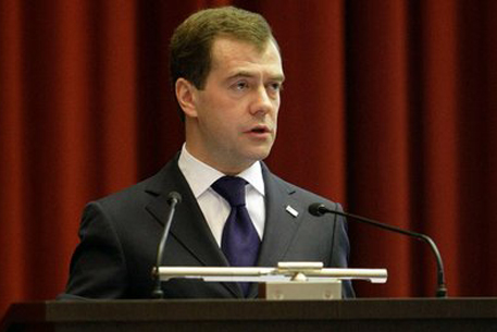 Медведев пообещал запретить аресты мошенников