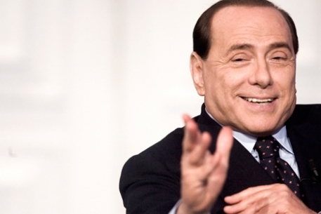 Берлускони запретил публиковать личные фотографии