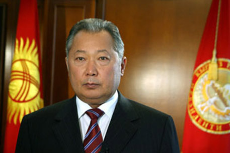 Оппозиция обвинила Курманбека Бакиева в создании монархии