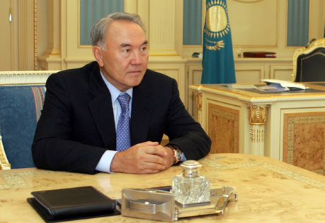 Нурсултану Назарбаеву сообщили о ситуации на валютном рынке Казахстана