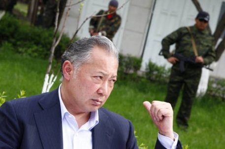 Глава Киргизии Курманбек Бакиев подал в отставку