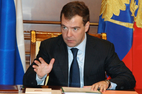 Медведев поручил "жестко и систематически" уничтожать боевиков