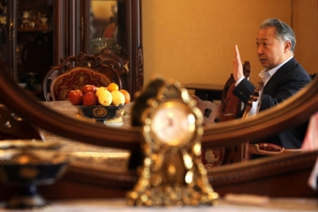 Конституция Киргизии лишит президента неприкосновенности