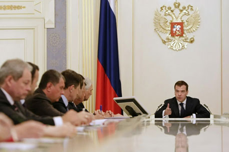 Медведев поручил проверить антимонопольщиков на коррупцию