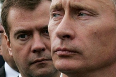 Выборы понизили рейтинги Путина и Медведева