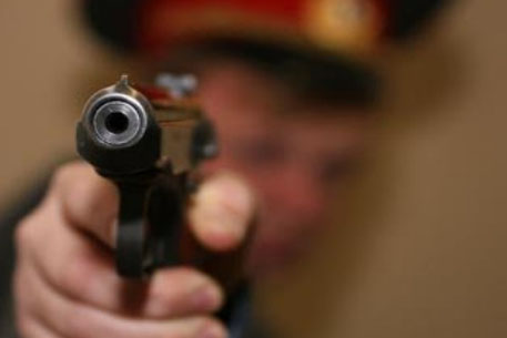 В Омске милиционер расстрелял двоих человек и покончил с собой