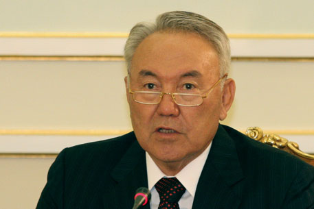 Назарбаев призвал трудоустроить выпускников "Болашака"