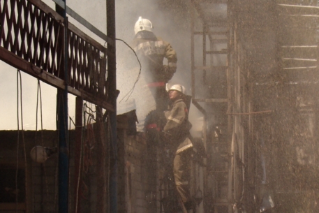 Пожар в здании бывшего бомбоубежища в Астане не потушили