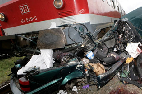 В Польше пассажирский поезд столкнулся с грузовиком