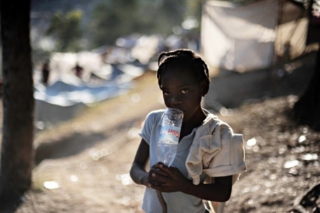 Гаитяне решили заработать торговлей детей на авиабилеты