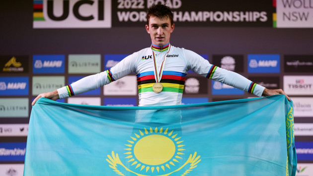 Казахстанец высказался о "разборке" перед триумфом на ЧМ-2022 по велоспорту