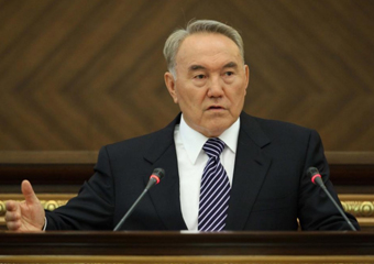 Нурсултан Назарбаев подписал поправки в "Закон о праздниках"