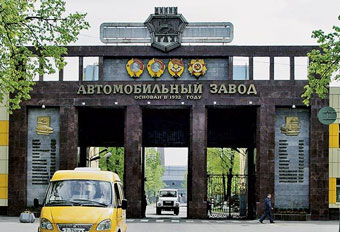 Персонал автокомпании "ГАЗ" сократится к концу года наполовину