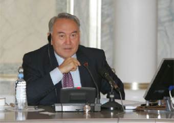 Назарбаев приказал ликвидировать преступные группировки Алматы